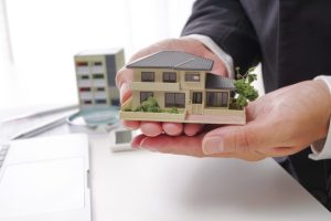 なぜ専門家は空き家管理を外注するのか? 本業に集中するためのリスク管理術